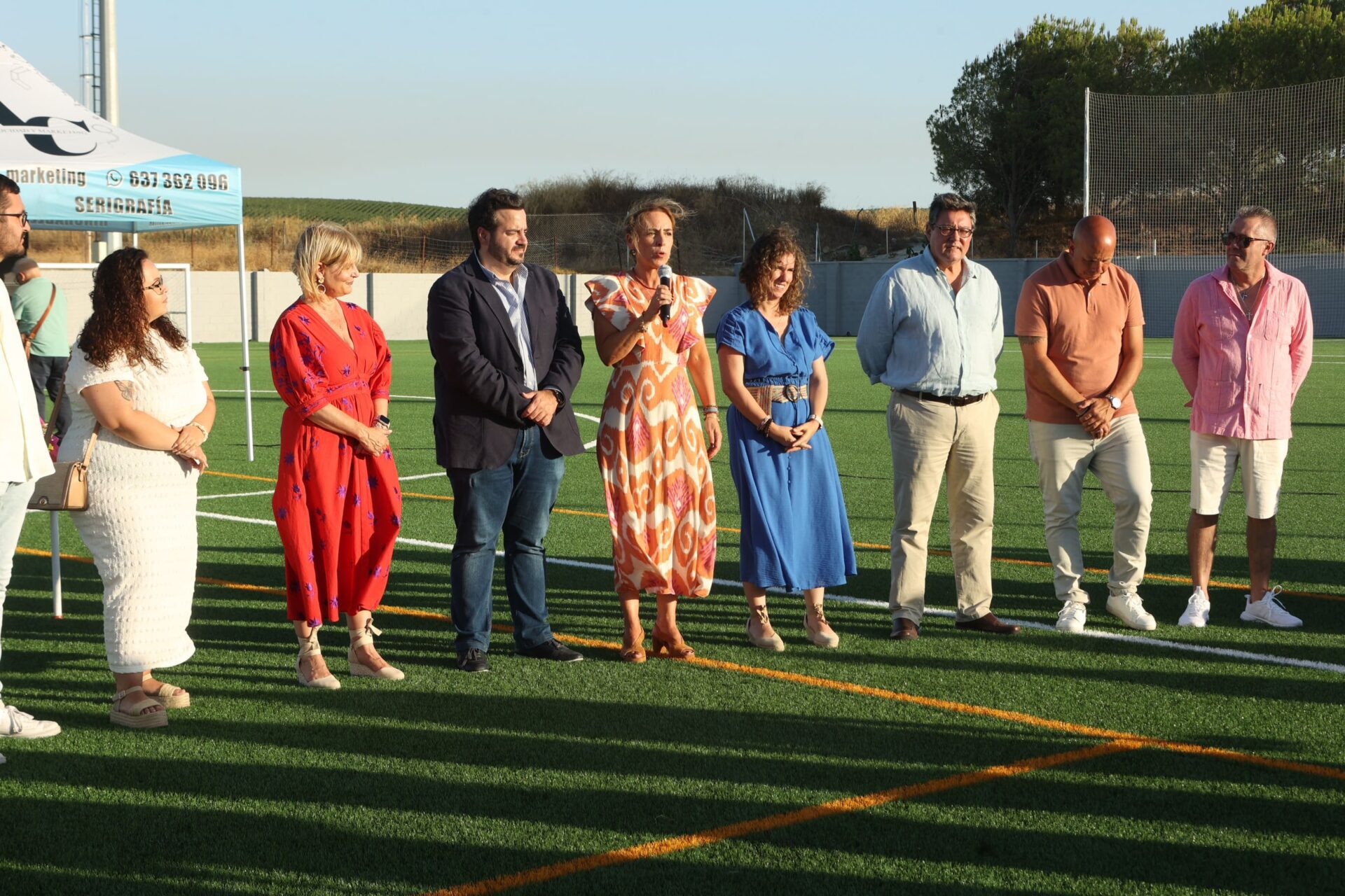 El campo de fútbol de Estella del Marqués estrena césped artificial y equipamientos