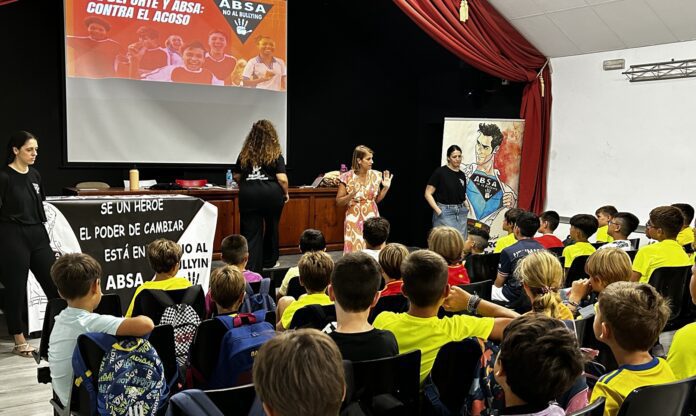 ALUMNOS DE LAS ESCUELAS DE VERANO RECIBEN FORMACIÓN CONTRA EL ACOSO ESCOLAR