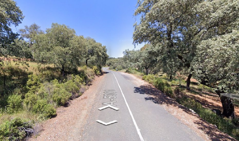 Un fallecido y cuatro heridos en un accidente de tráfico en Almadén de la Plata