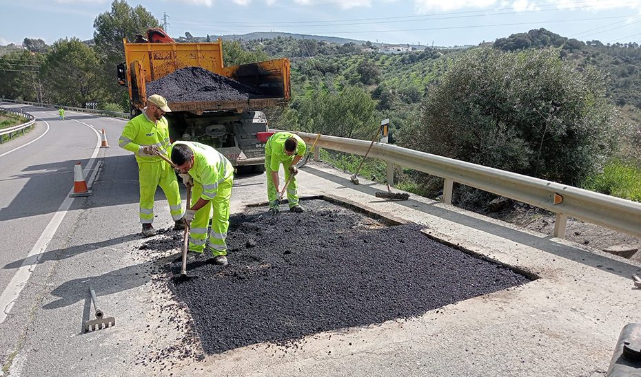 La Junta licita por 90 millones de euros los contratos de conservación de 3.748 kilómetros de carreteras