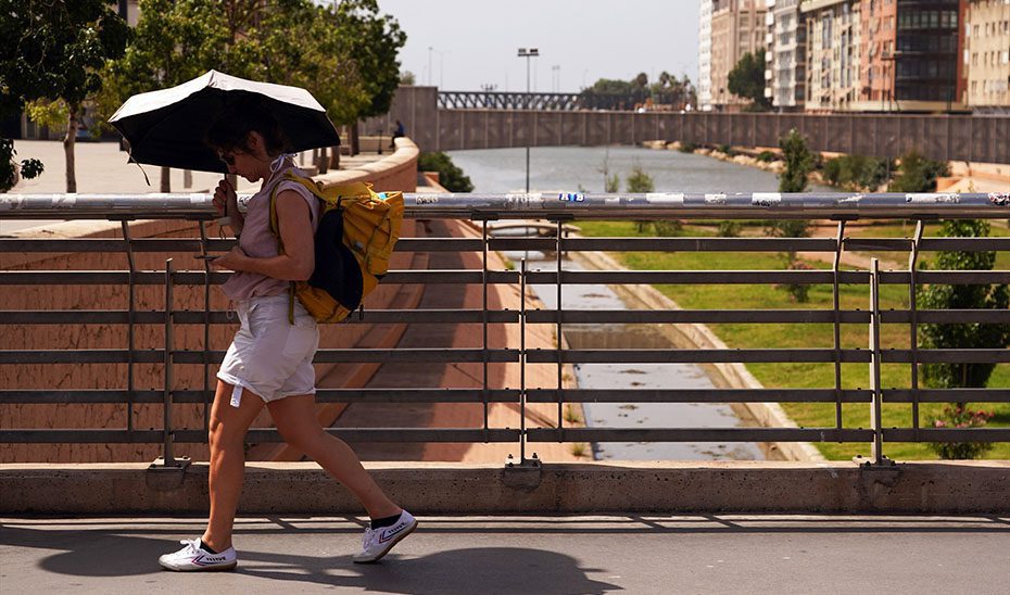 El 112 aconseja prudencia ante el aviso por calor mañana en Málaga y Almería