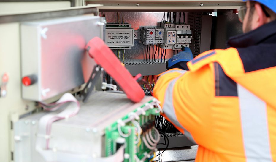 Comparar y prestar atención a la publicidad, esenciales a la hora de contratar el suministro eléctrico