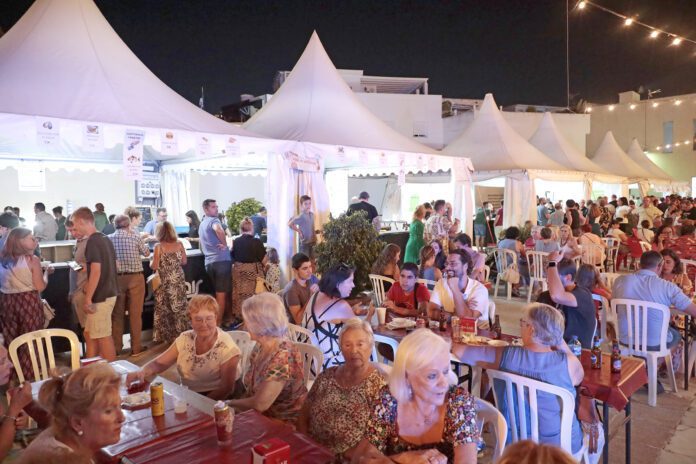 La Fiesta de la Urta encara su segunda noche con Carnaval, flamenco, orquesta, Dj y actividades para los más pequeños