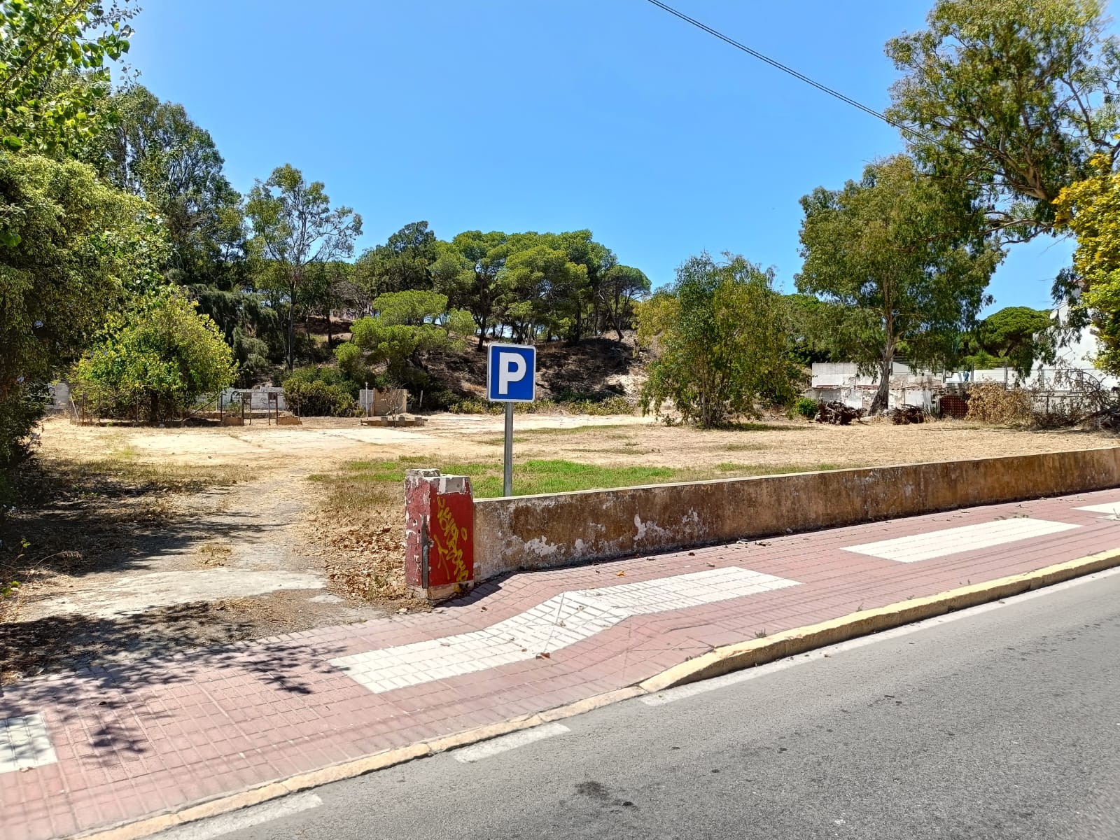 El Ayuntamiento crea 80 nuevas plazas de aparcamiento gratuito en el solar del antiguo Cortijo de la avenida de la Diputación