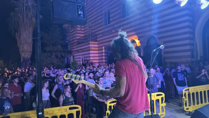 LOS JARDINES DEL PALACIO SE CONVIERTEN EN EL TEMPLO DEL ROCK CON EL CONCIERTO DE BOURBON