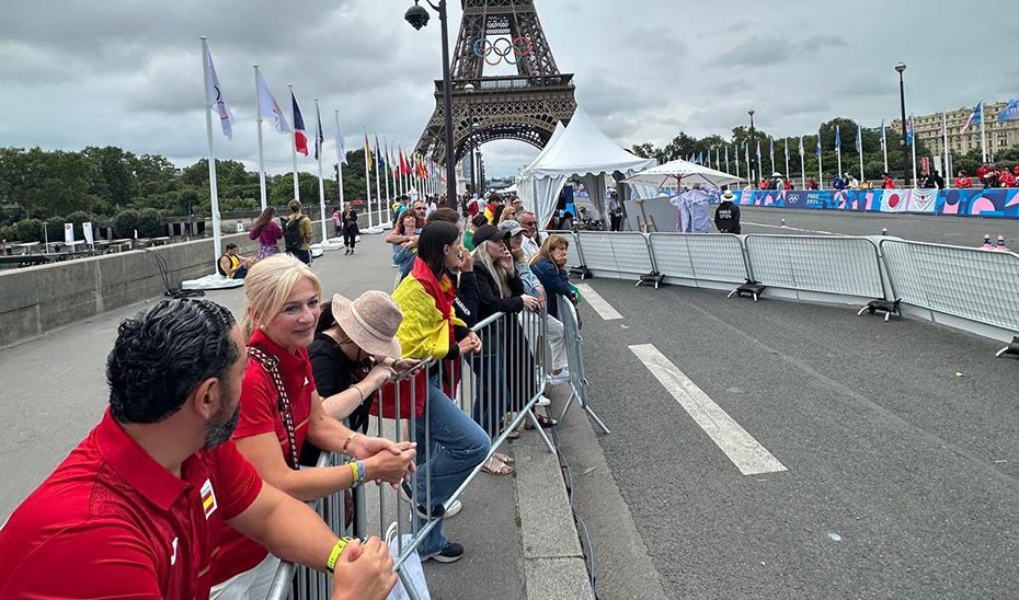 Del Pozo reafirma en París el compromiso de la Junta con el deporte, tras quintuplicar las ayudas desde 2019