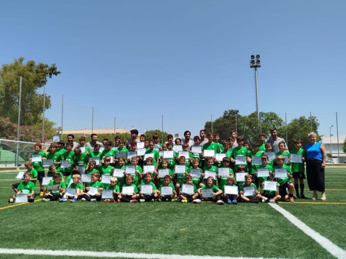 El Real Betis Camp ha clausurado este viernes su campus en Rota. Lo ha hecho con muy buenas sensaciones y una magnífica participación que ha alcanzado los 70 pequeños.