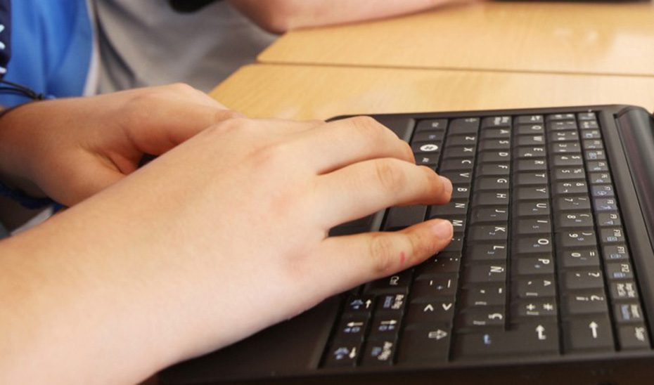 La Junta adjudica el contrato para distribuir más de 91.000 dispositivos digitales a centros escolares