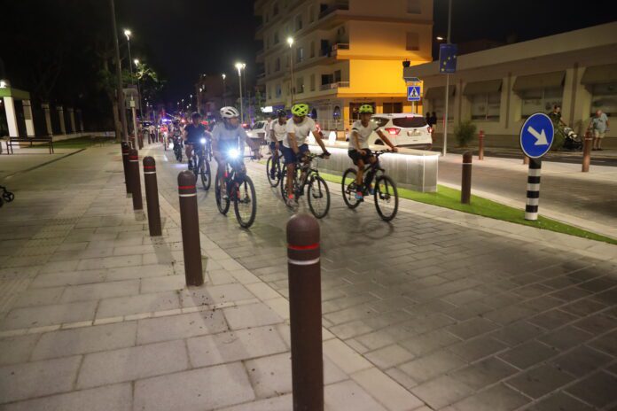 Ciclistas de todas las edades disfrutaron en la ‘Pedalada Nocturna’ de un agradable paseo por la Vía Verde