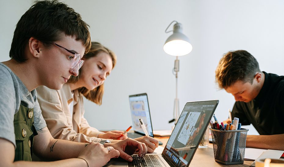 La Junta impulsa la creación de casi 2.700 empresas creadas por 2.900 universitarios