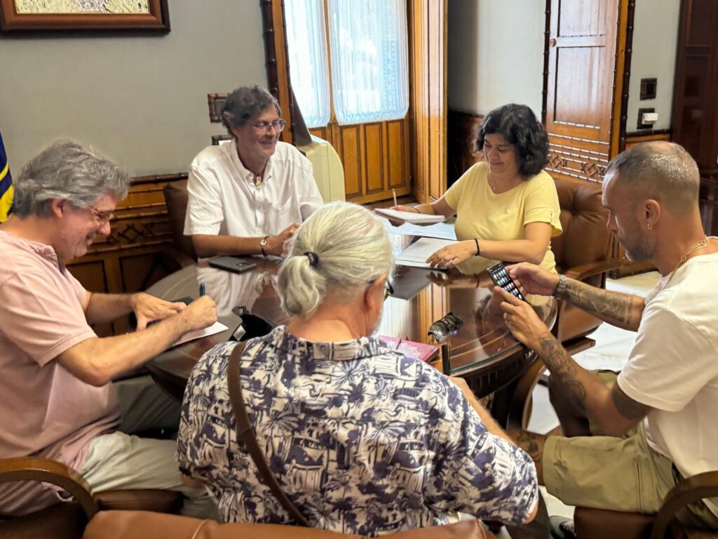 ¿Volverá el tren a Sanlúcar?: la Plataforma por el Tren de la Costa Noroeste se reúne con la alcaldesa LA ALCALDESA SE REÚNE CON LA PLATAFORMA POR EL TREN DE LA COSTA NOROESTE