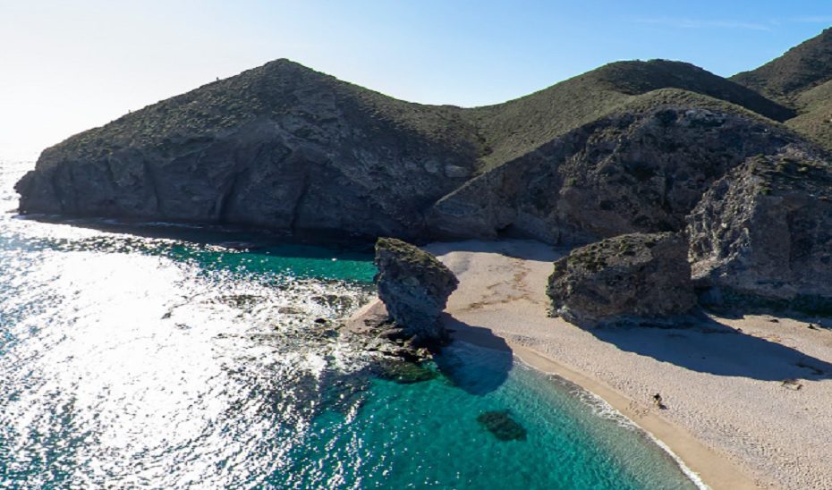 Muere un bañista en una playa de Carboneras