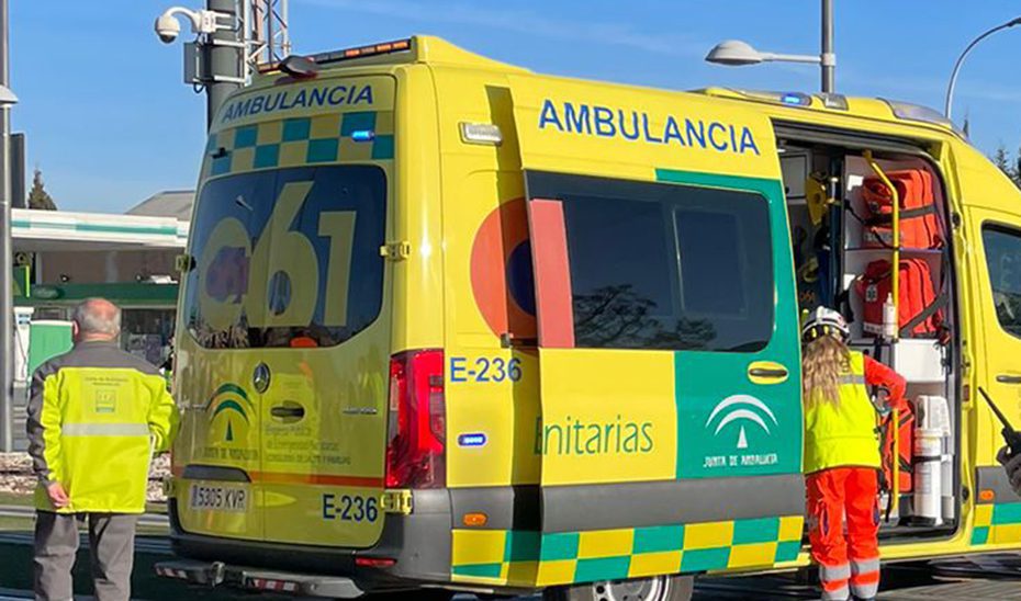 Una persona evacuada al hospital al incendiarse un piso en Jerez