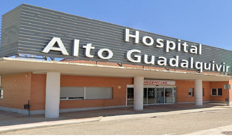 Dos trabajadores resultan afectados en un incendio en un taller mecánico en Andújar