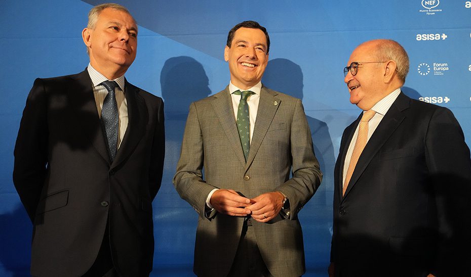 Moreno convocará el próximo lunes a los portavoces de los grupos parlamentarios para informarles de su reunión en Moncloa