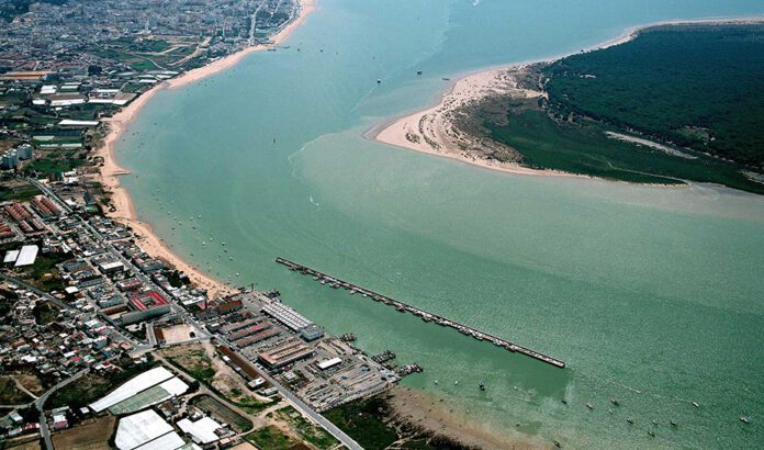 Iniciadas las obras para el encauzamiento del arroyo El Cuerno en Morón (Sevilla), por 1,7 millones