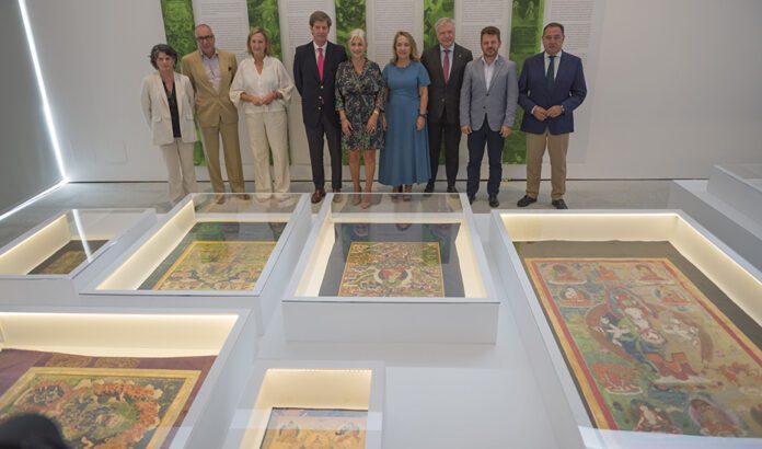 El IAPH exhibe por primera vez tras su restauración los 13 ‘thangkas’ tibetanos de la Fundación Rodríguez Acosta