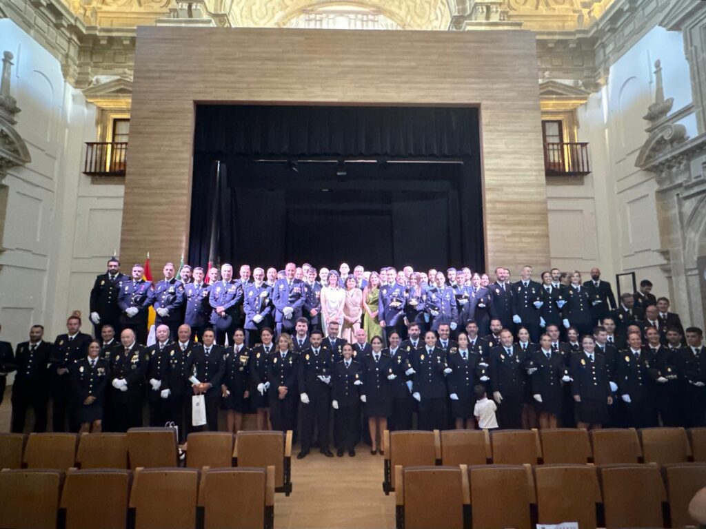 La Policía Nacional ya tiene una glorieta en Sanlúcar: la ciudad conmemora el Día de la Policía EL AUDITORIO MUNICIPAL ACOGE EL ACTO INSTITUCIONAL DEL DÍA DE LA POLICÍA EN SANLÚCAR