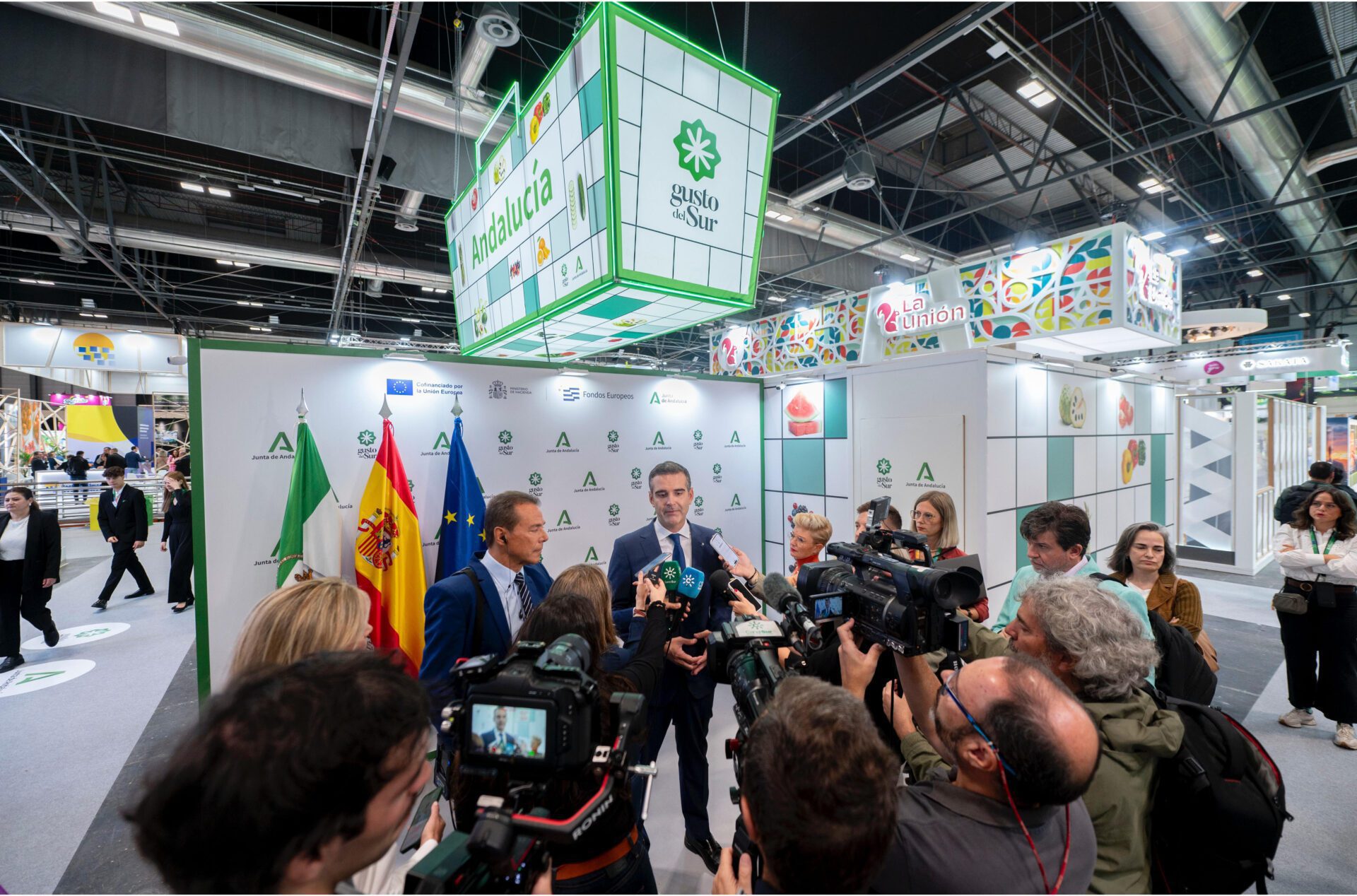 La Consejería de Agricultura calcula la huella hídrica de frutas y hortalizas bajo plástico