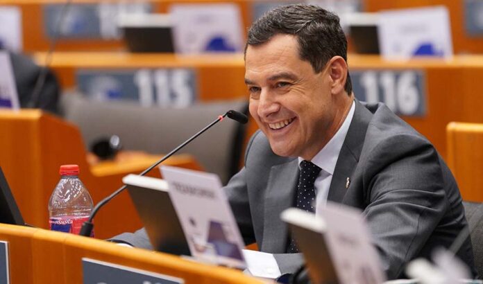 Moreno pide en Bruselas mayor financiación para obras hídricas, vivienda y redes eléctricas en Andalucía