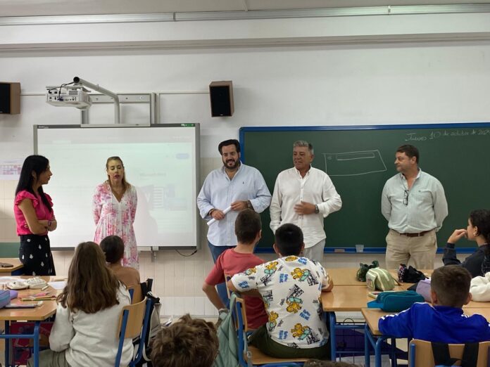 Ignacio Trujillo alienta a participar en el concurso escolar de ideas