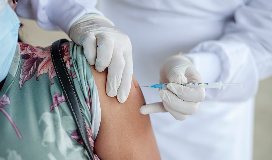 La Junta recomienda la vacunación frente a la gripe y al Covid-19 a los grupos diana