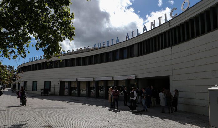 La Junta adjudica la instalación de 500 paneles con información en tiempo real en las paradas de bus