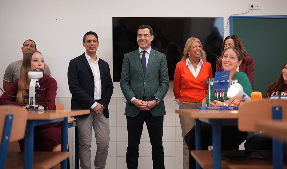 Moreno inaugura el IES Cilniana de Las Chapas, que da cobertura a 600 alumnos tras quince años de espera