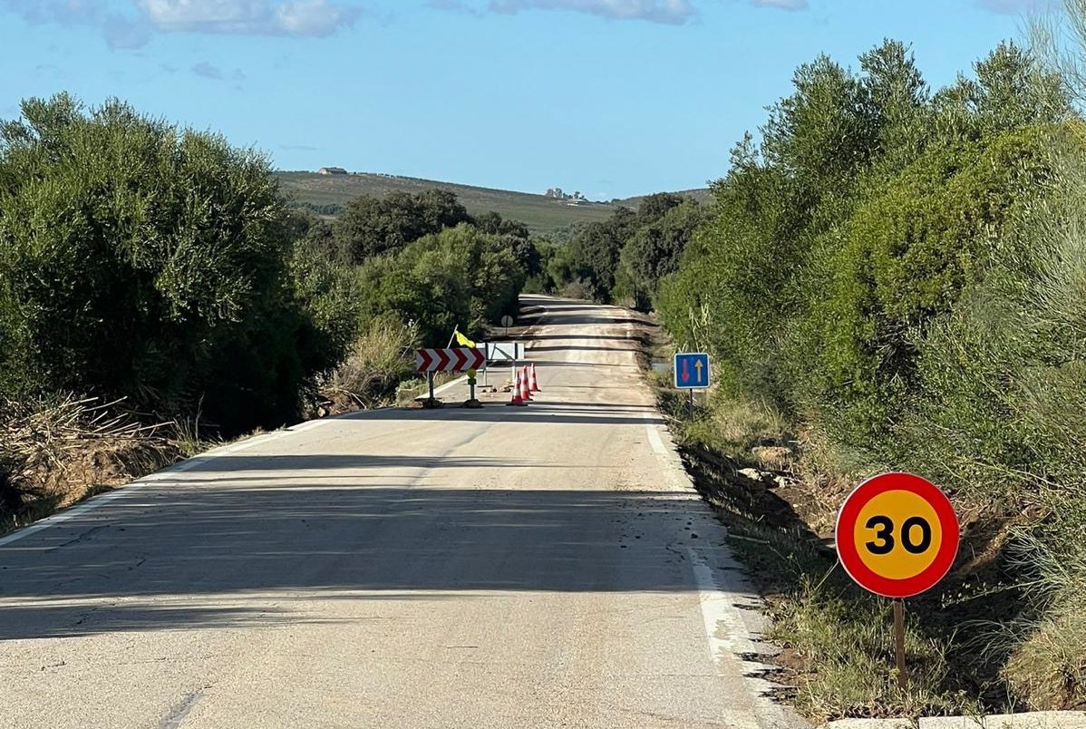 Restablecido el tráfico en la carretera de Sarracín, en Villamartín