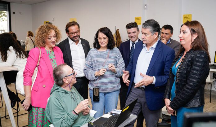 Inaugurado el Punto Vuela Zaidín/Santa Adela en Granada para extender la digitalización