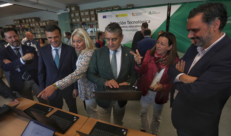 Iniciado el reparto de 91.200 dispositivos digitales en centros docentes por valor de 32,3 millones