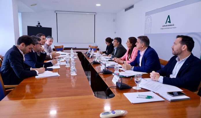 El Gobierno andaluz lidera una alianza institucional para combatir los asentamientos en Huelva