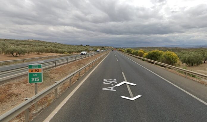 Cuatro fallecidos y un herido grave tras la salida de vía de un turismo en Moraleda de Zafayona