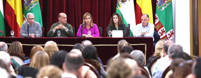 El Gobierno provincial explica su proyecto de gestión de los servicios sociales a través de un organismo autónomo