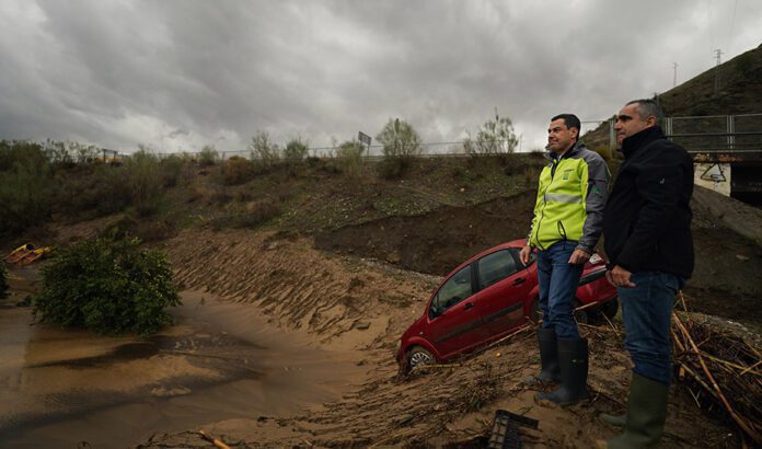 Moreno pide a los andaluces seguir las advertencias de los servicios de emergencias ante la DANA