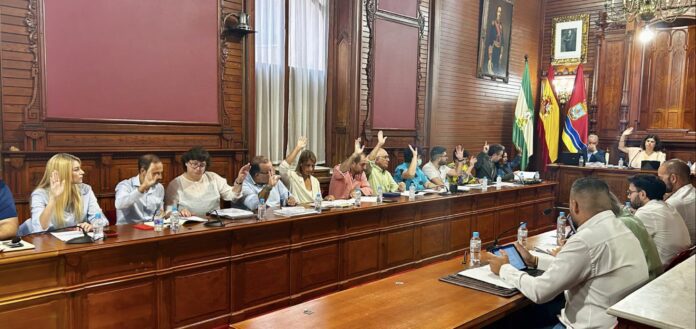 Pleno del Ayuntamiento de Sanlúcar. / Archivo
