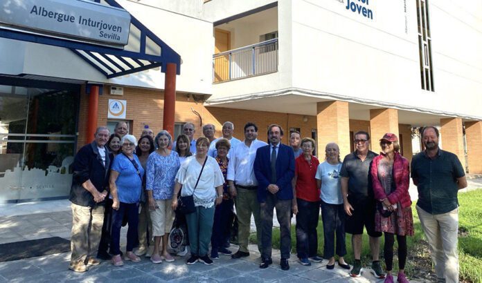 Hijos y nietos de emigrantes andaluces recorren la comunidad gracias al acuerdo entre Andalucía Global e Inturjoven