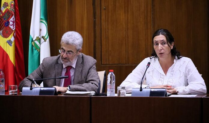 Loles López destaca que la Junta destina el doble de fondos que el Gobierno a la dependencia