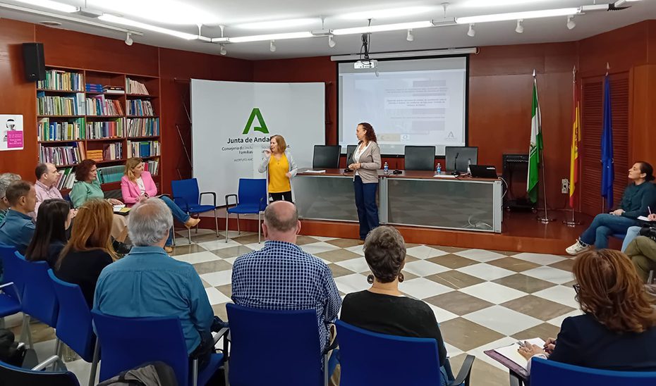 El Gobierno andaluz refuerza la atención a víctimas de violencia de género con problemas de adicciones