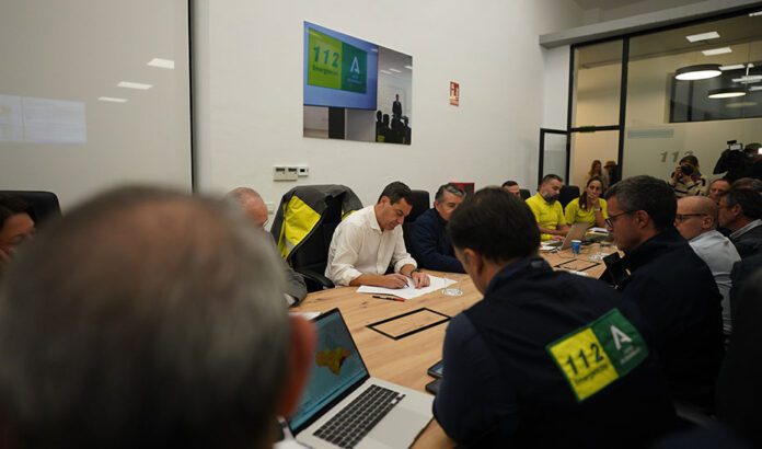 Moreno destaca el comportamiento ejemplar de los andaluces y pide seguir siendo prudentes ante la DANA