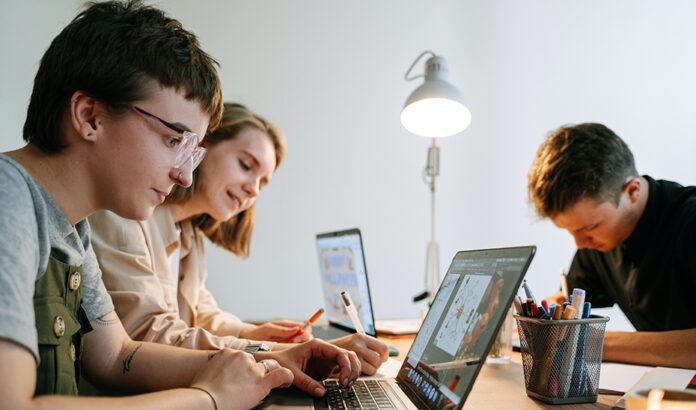 La Junta duplica las ayudas para fomentar la cultura emprendedora por el elevado número de solicitudes