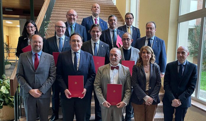 La Junta confía en que el Gobierno amplíe en una segunda fase las plazas de profesorado ayudante doctor