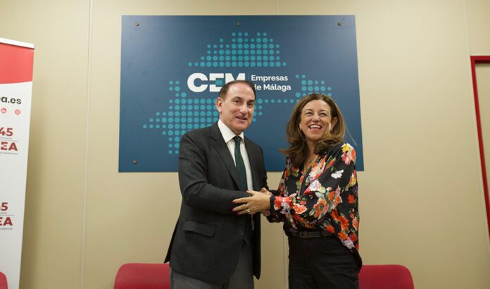 Junta y CEA firman un protocolo para impulsar la colaboración entre las empresas y la administración