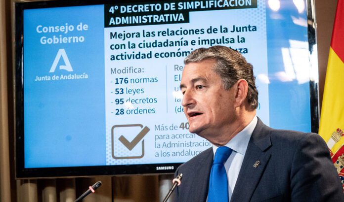 La Junta y el Gobierno sellan un acuerdo definitivo sobre el Decreto de Simplificación Administrativa