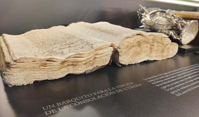 El Archivo Histórico de Sevilla acoge una muestra con enseres y documentos de cofradías como antesala de la Magna