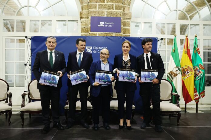 Joaquín Hernández ‘Kiki’ invita a “un viaje emocional” por el último medio siglo de Cádiz en ‘Memoria de un fotógrafo’