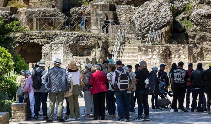 Itálica introduce visitas guiadas en varios idiomas como parte de su estrategia de internacionalización