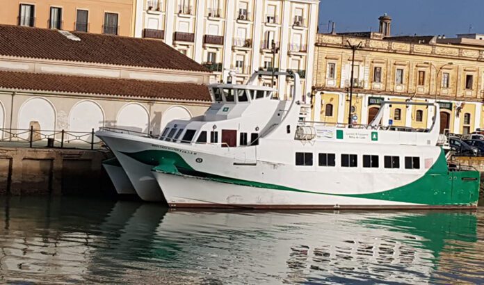 Fomento inicia los trabajos para la fabricación de tres nuevos catamaranes para la Bahía de Cádiz