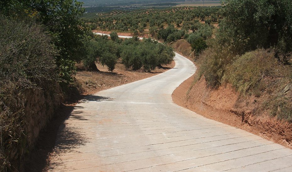 Agricultura destina más de 10 millones a adecuar 197 caminos rurales de 60 municipios