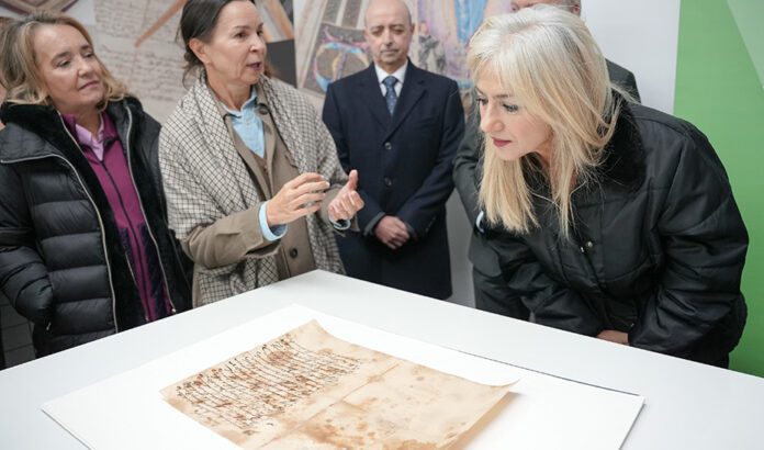 Restaurado el documento que atribuye el Cristo Yacente del Santo Entierro de Sevilla a Juan de Mesa